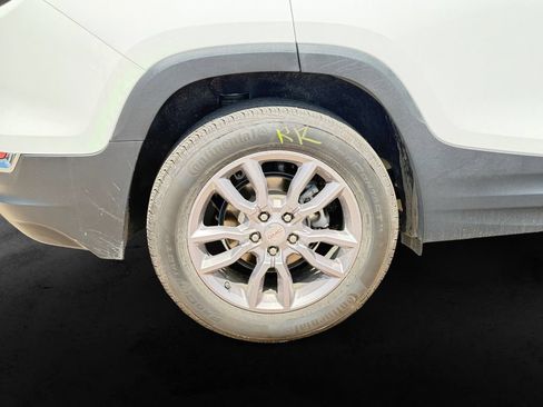 Used 2024 GMC Terrain SLT AWD/4WD image 12