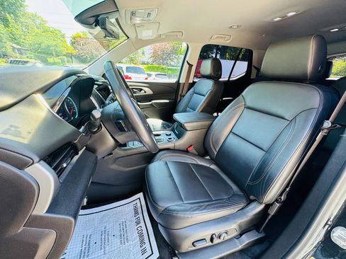 Used 2020 Chevrolet Traverse LT w/ LT Premium Package AWD/4WD image 12