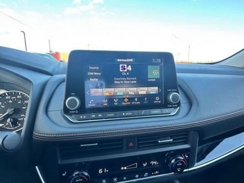 Certified 2025 Nissan Rogue SV image 15