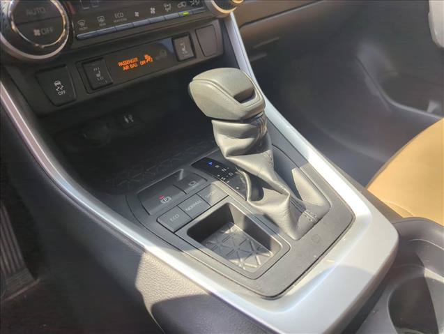 Used 2019 Toyota RAV4 XLE w/ Convenience Package FWD image 17
