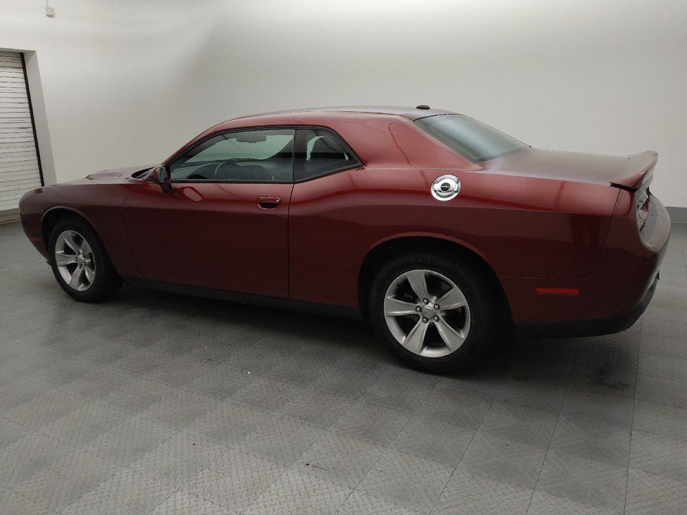 Used 2021 Dodge Challenger SXT w/ Driver Convenience Group RWD image 3