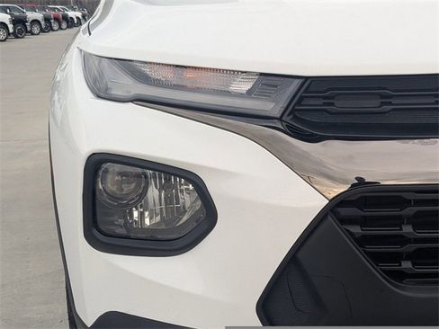 Used 2023 Chevrolet TrailBlazer ACTIV w/ Sun and Liftgate Package image 9