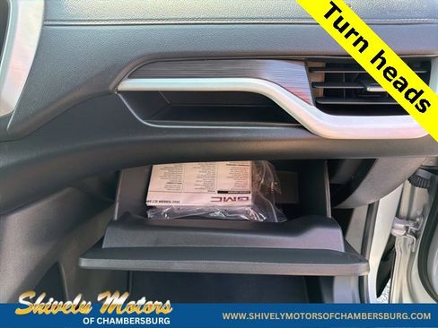 Used 2022 GMC Terrain SLT image 16