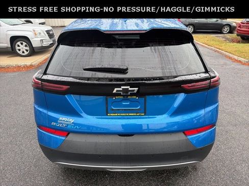 Used 2023 Chevrolet Bolt EUV LT w/ Convenience Package image 4