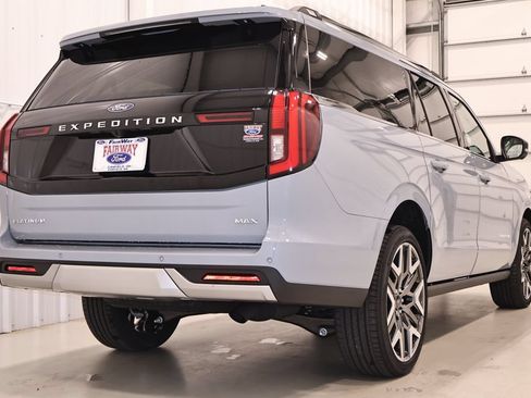 New 2026 Ford Expedition Max Platinum w/ Platinum Ultimate Package AWD/4WD image 9