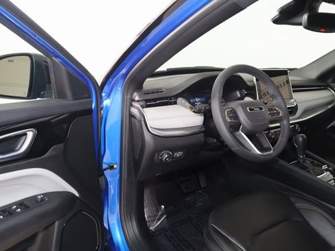 Used 2024 Jeep Compass Limited image 44