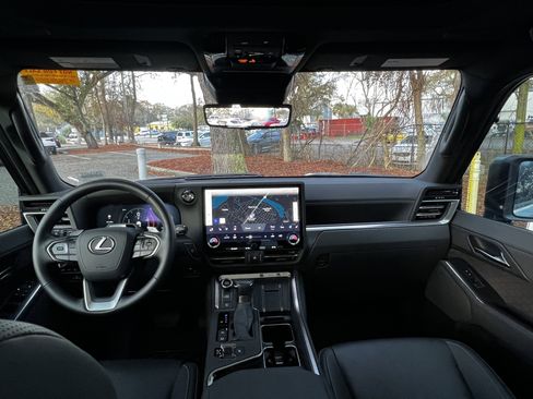 Certified 2024 Lexus GX 550 w/ Accessory Package (31) image 36