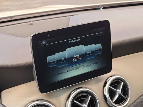 Used 2018 Mercedes-Benz GLA 250 image 25