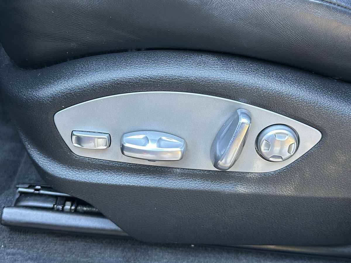 Used 2018 Porsche Macan AWD/4WD image 25