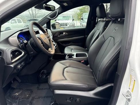 New 2026 Chrysler Pacifica Select w/ S Appearance Package image 15