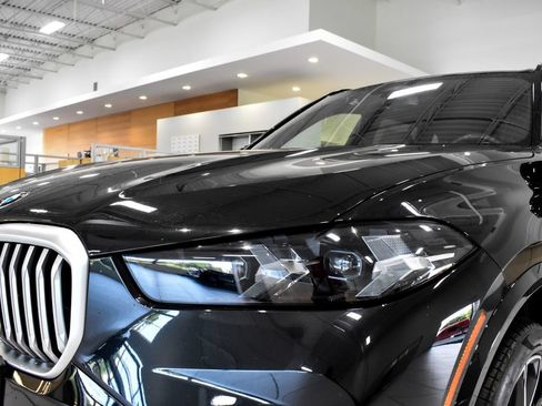 Used 2024 BMW X5 xDrive40i w/ M Sport Package AWD/4WD image 12