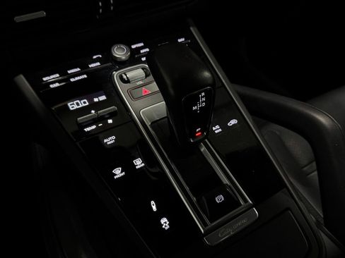Used 2022 Porsche Cayenne Coupe AWD/4WD image 24