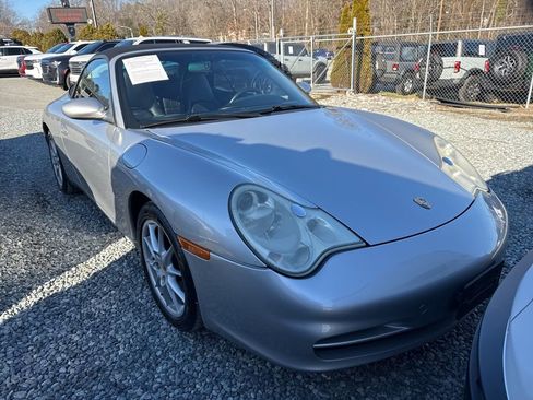 Used 2004 Porsche 911 Carrera image 2