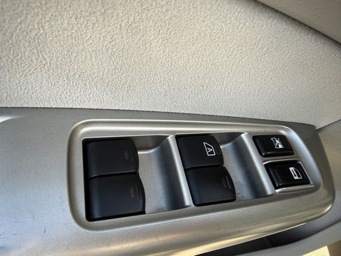 Used 2009 Subaru Forester 2.5X Limited AWD/4WD image 15