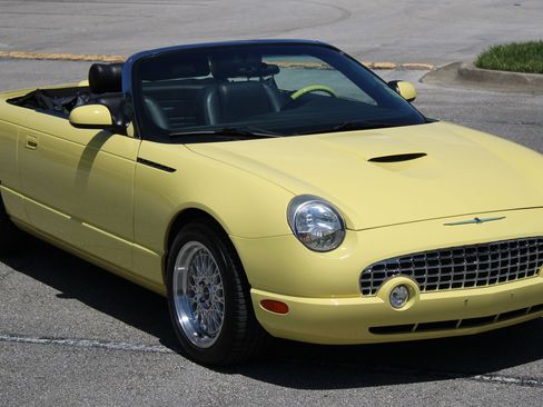 Used 2002 Ford Thunderbird RWD image 25