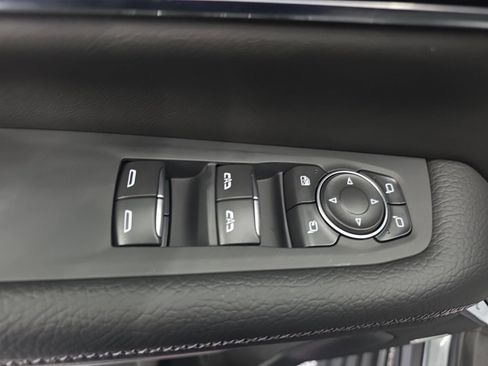 Used 2026 GMC Yukon Denali w/ Sun & Power Step Package image 32