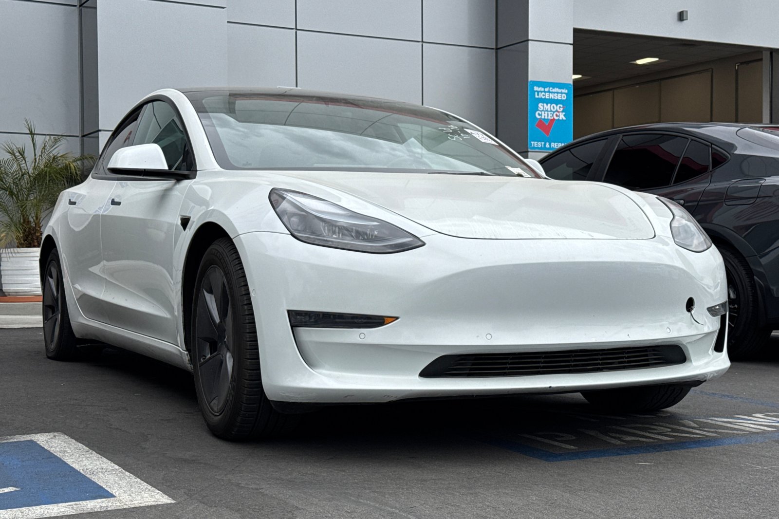 Used 2022 Tesla Model 3 Long Range AWD/4WD image 2