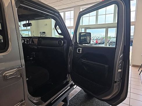 Used 2020 Jeep Gladiator Sport AWD/4WD image 34