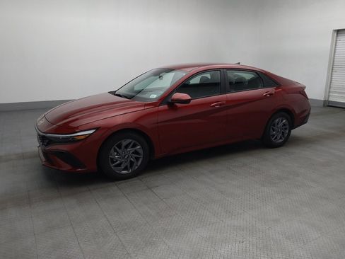 Used 2024 Hyundai Elantra SEL FWD image 2