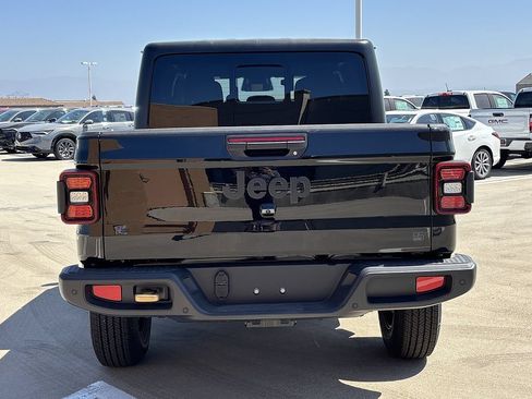 New 2026 Jeep Gladiator Sport AWD/4WD image 5