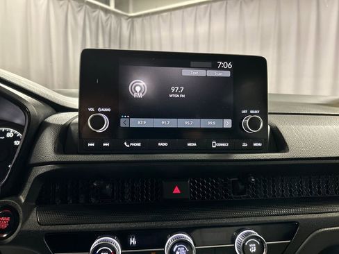 Used 2024 Honda CR-V LX image 15