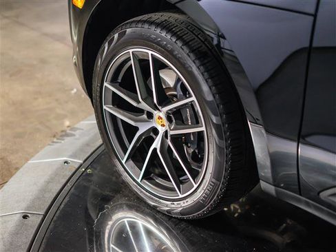 Certified 2026 Porsche Macan AWD/4WD image 14