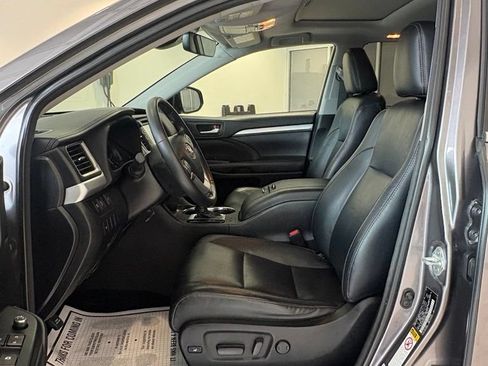 Used 2018 Toyota Highlander XLE AWD/4WD image 6