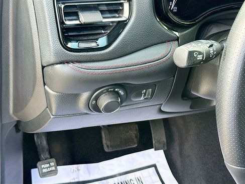 Used 2025 Dodge Durango GT AWD/4WD image 11