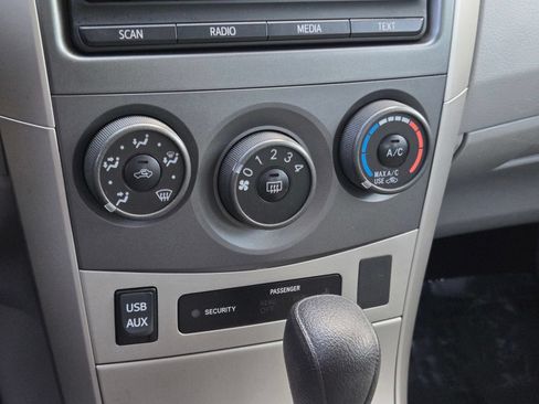 Used 2012 Toyota Corolla LE FWD image 15