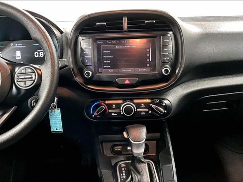 Used 2025 Kia Soul LX image 8
