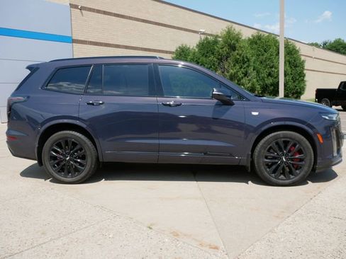 Used 2024 Cadillac XT6 Sport w/ LPO, Onyx Lite Package image 8