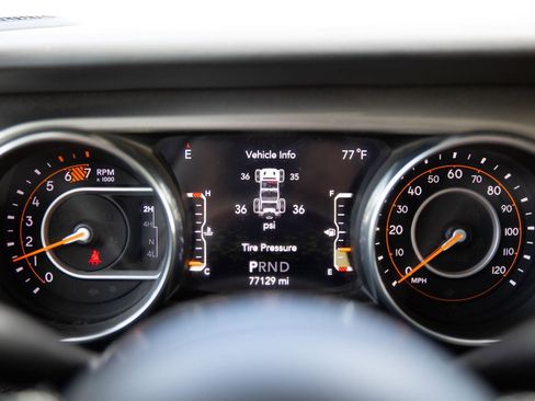 Used 2020 Jeep Wrangler Unlimited Sahara image 6