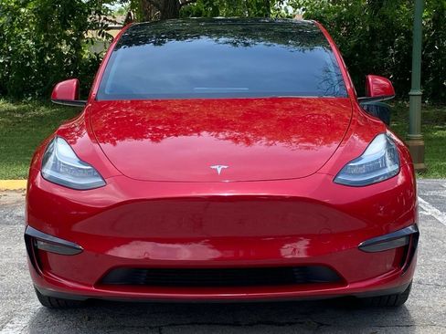 Used 2022 Tesla Model Y Long Range AWD/4WD image 3