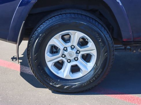 Used 2017 Toyota 4Runner SR5 image 9