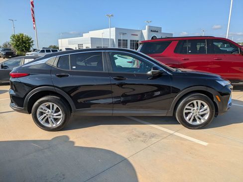 Used 2024 Buick Envista Preferred image 2