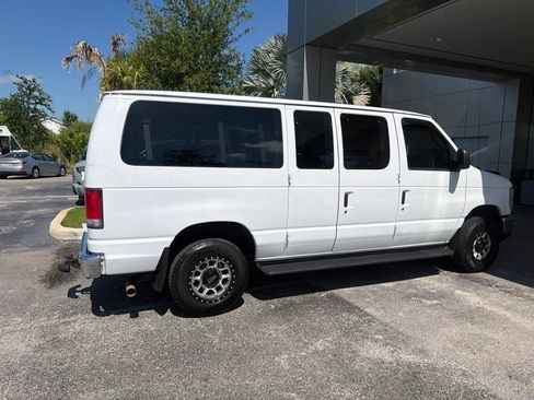 Used 2014 Ford E-350 and Econoline 350 XLT RWD image 3
