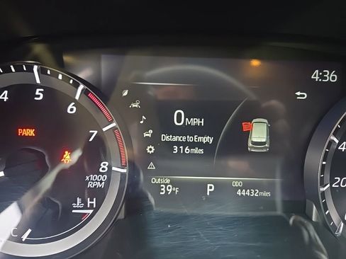 Used 2024 Toyota Highlander LE image 3