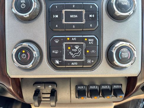 Used 2015 Ford F250 Lariat w/ Chrome Package RWD image 11