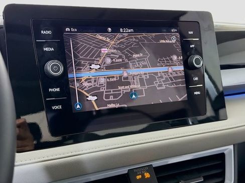 Used 2025 Volkswagen Taos SEL image 16