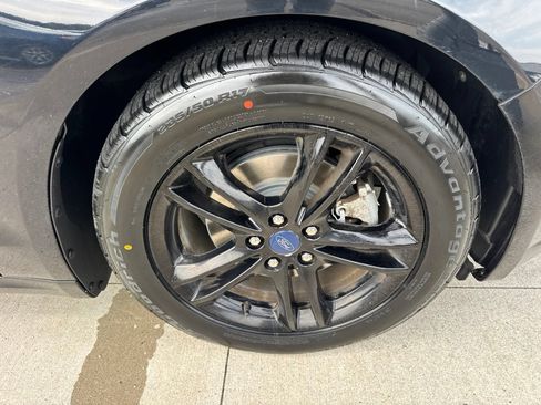 Certified 2018 Ford Fusion SE w/ Fusion SE Technology Package FWD image 20