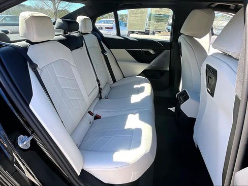 Used 2025 BMW 530i xDrive w/ Premium Package image 20