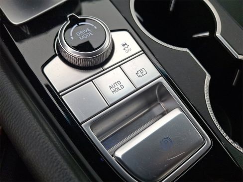 Used 2023 Genesis G70 2.0T image 25