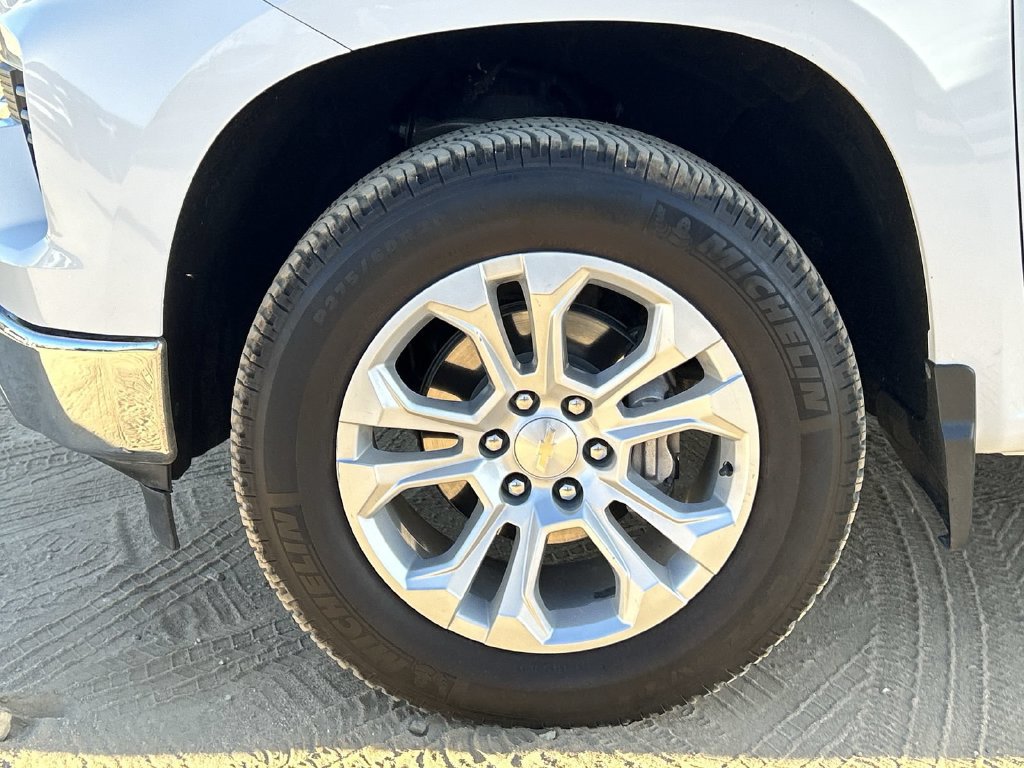 Certified 2023 Chevrolet Silverado 1500 LTZ w/ Technology Package AWD/4WD image 32