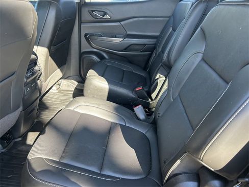 Used 2022 GMC Acadia SLT w/ Elevation Edition image 17