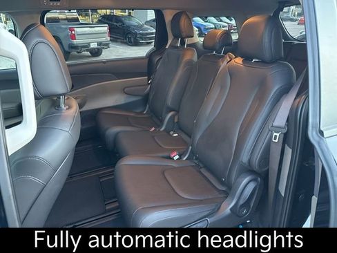 Certified 2026 Kia Carnival EX image 14