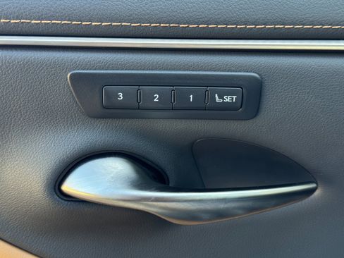 Used 2023 Lexus ES 350 w/ Premium Package FWD image 17