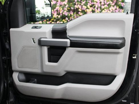 Used 2018 Ford F150 XLT RWD image 38