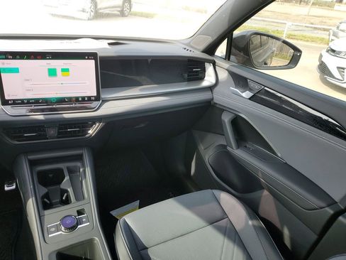 New 2026 Volkswagen Tiguan SE R-Line FWD image 14