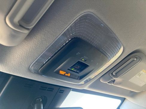 Used 2025 Toyota Prius Plug-In Hybrid image 27