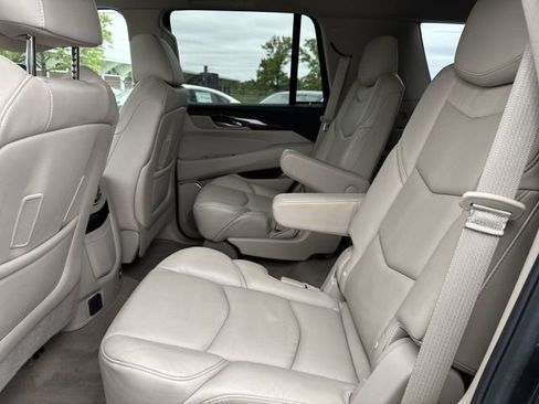 Used 2018 Cadillac Escalade Premium Luxury AWD/4WD image 21
